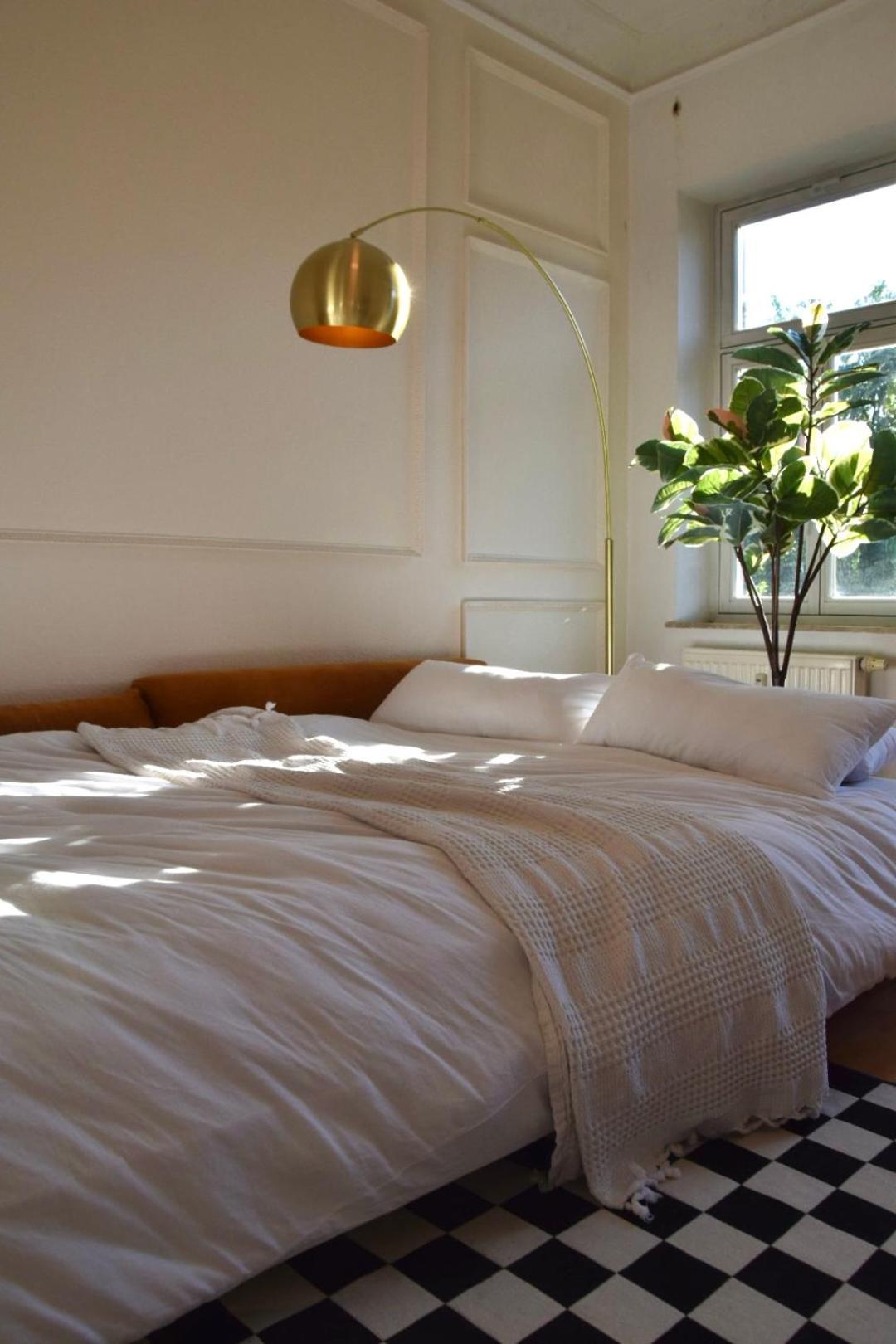 Appartement Charmanter Altbau In Schleussig Mit Balkon